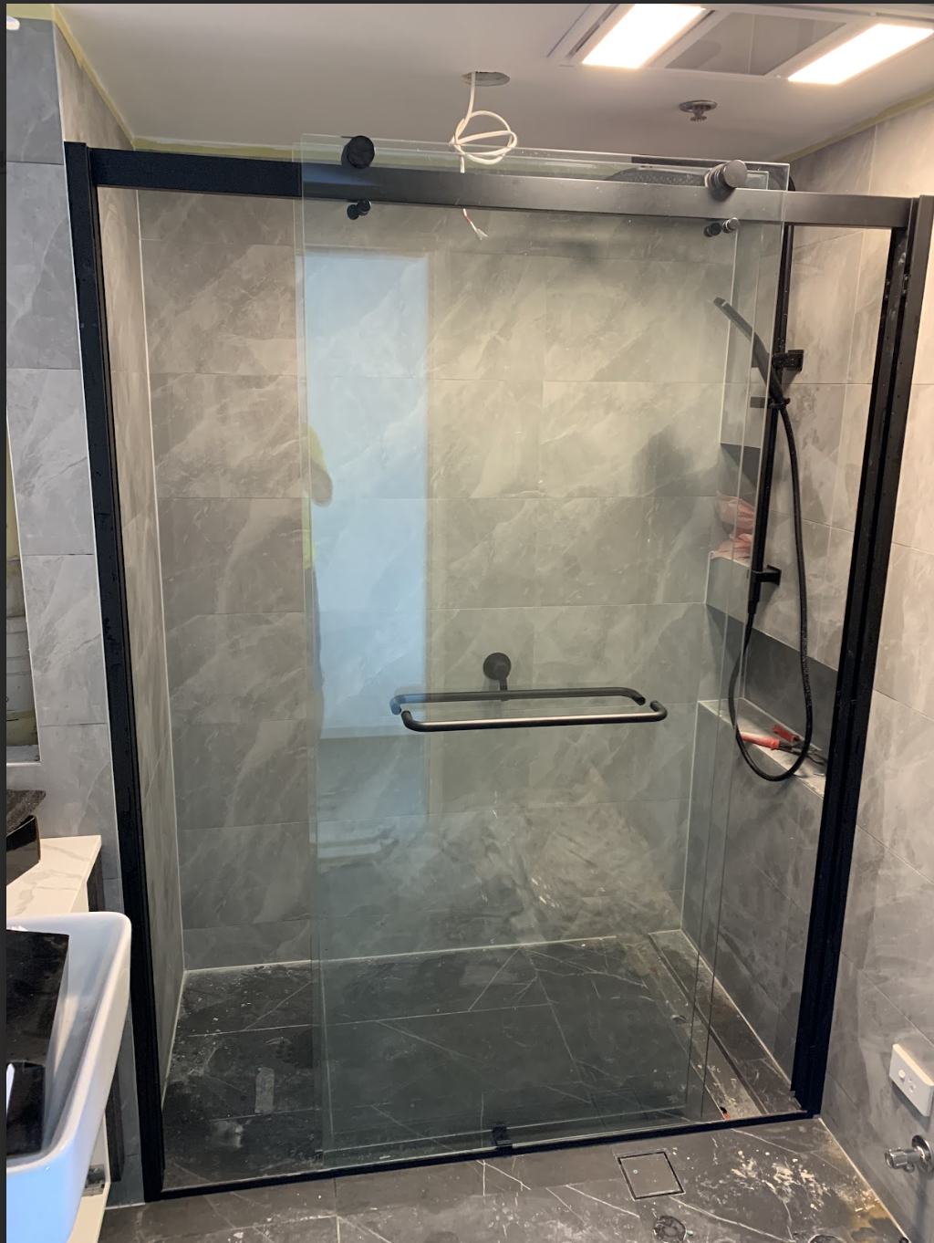 Shower Screen Suites photo