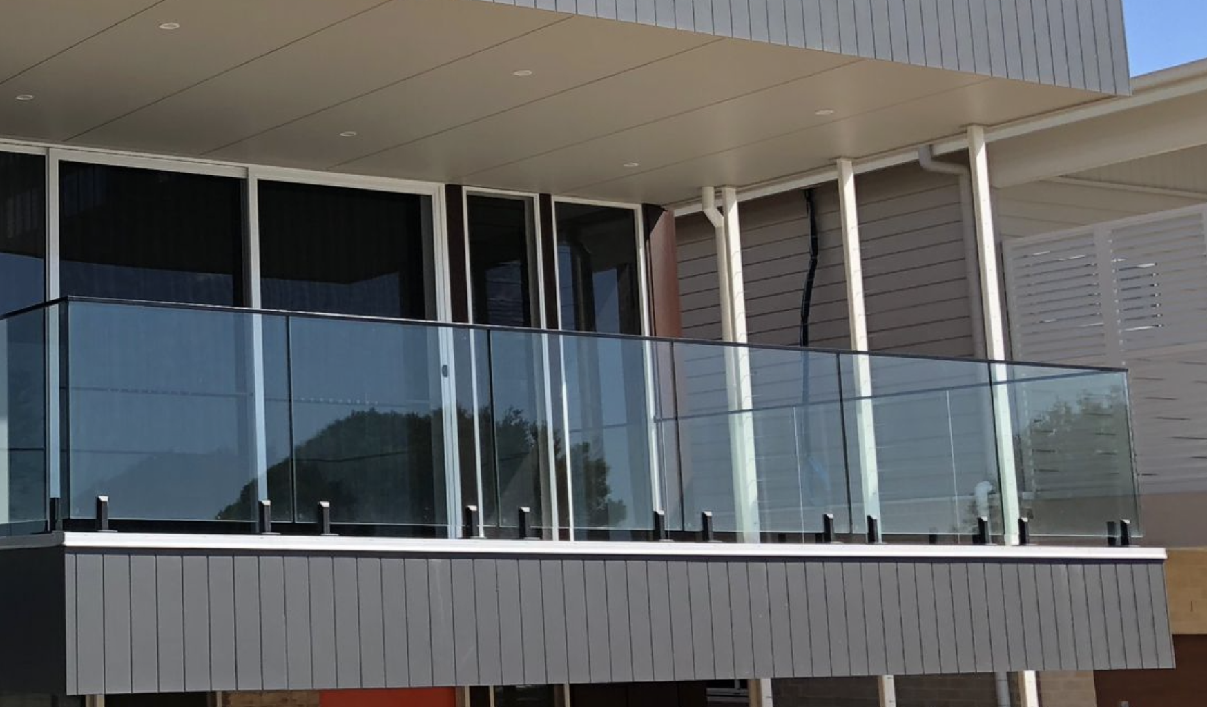 Balustrade Glass (fixed by spigots) Image